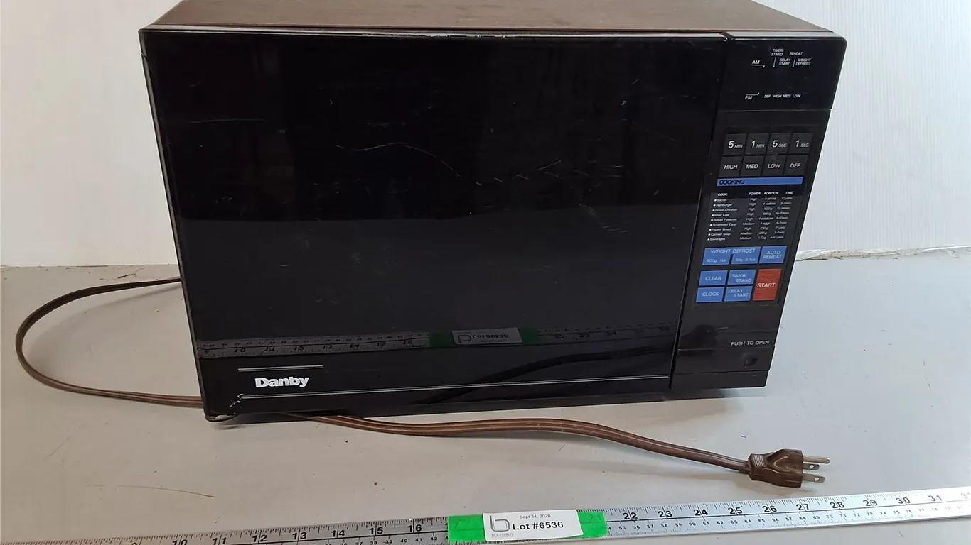 Danby Microwave- Powers On, Can't Ship