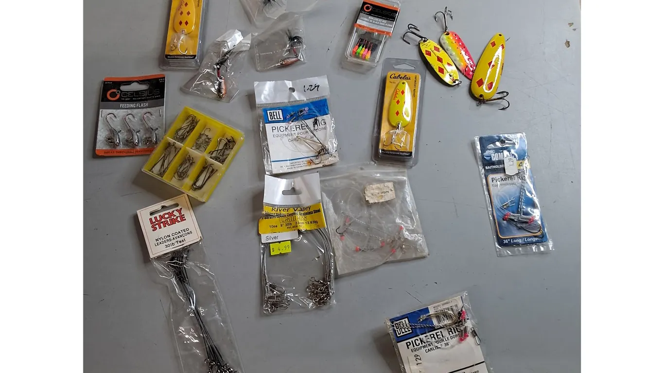 Fishing Hooks, Jigs, Leaders