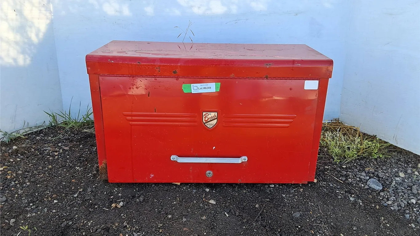 **Beach Industries Metal Toolbox 26.5" x 12" x 15" - Can't Ship