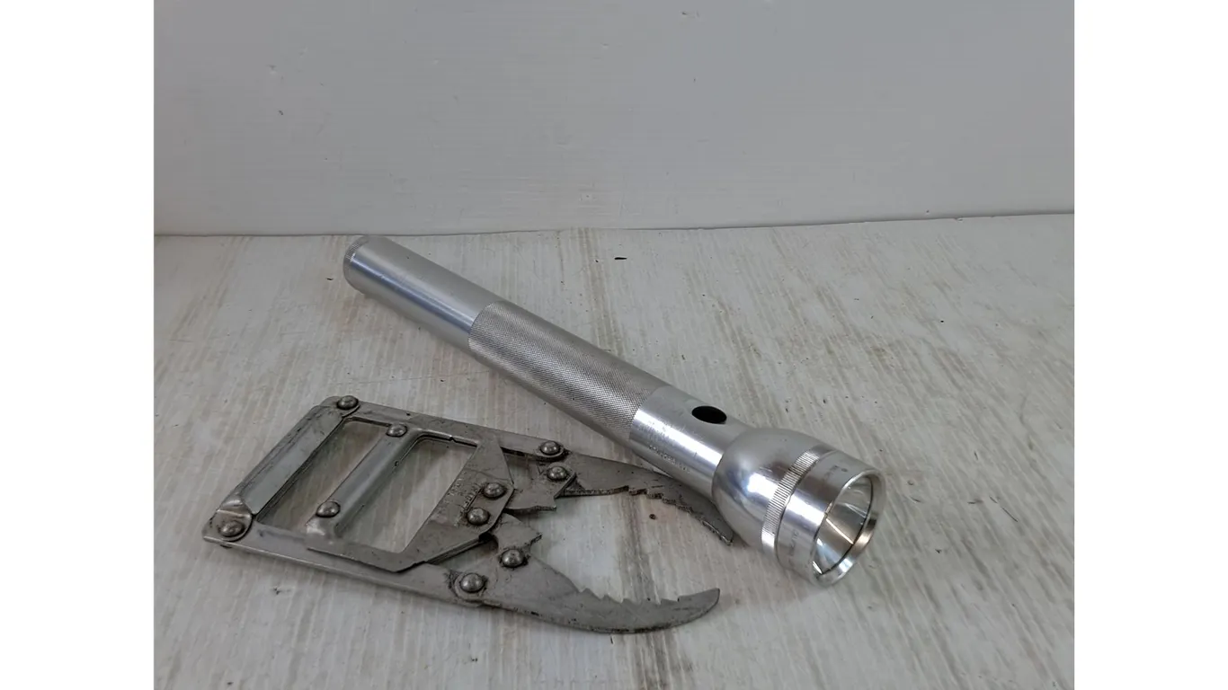 Heavy Duty Flashlight, Auto Fish Grabber