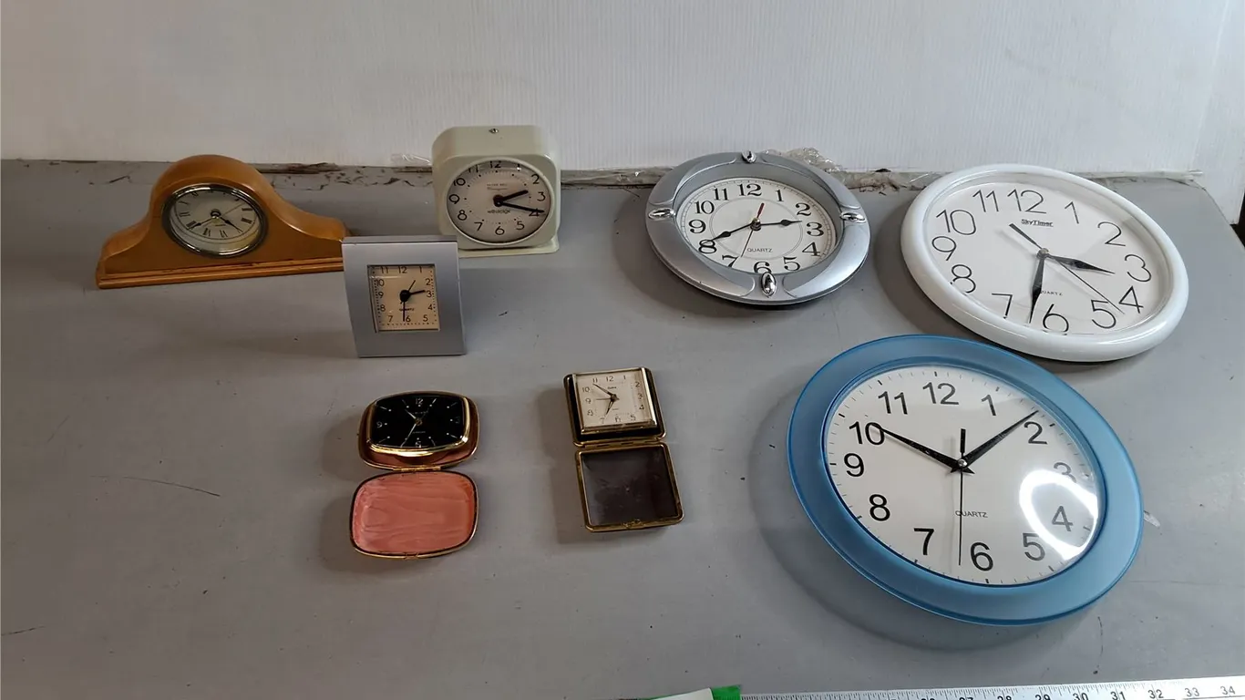 Wall/Desk/Mantle Clocks up to 9.75"