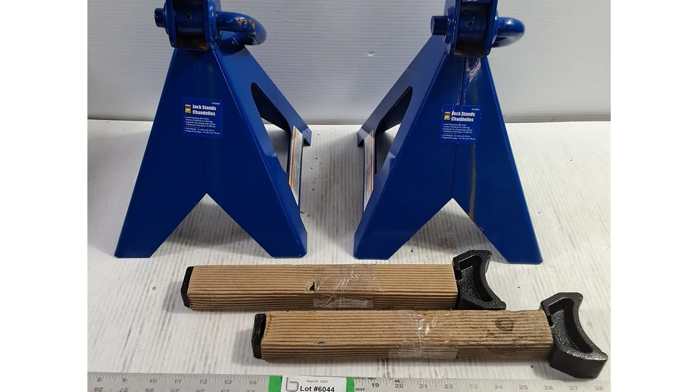 Power Fist 2 Piece Jack Stands, Pickup Only
