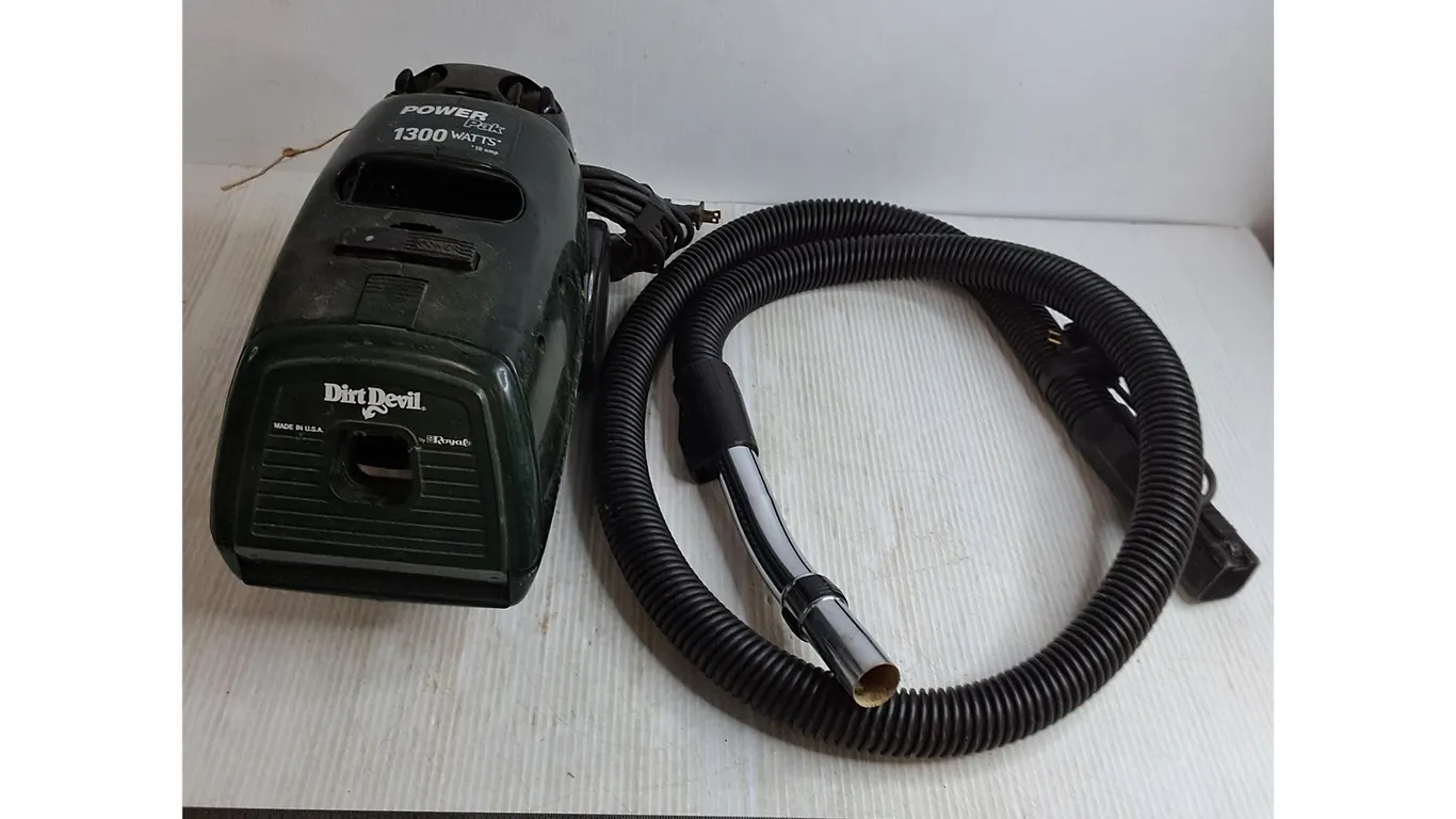 Dirt Devil Pull Behind Vacuum - Tested, Pickup Only