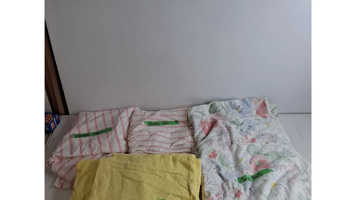 Double & Twin Size Fitted & Flat Sheets