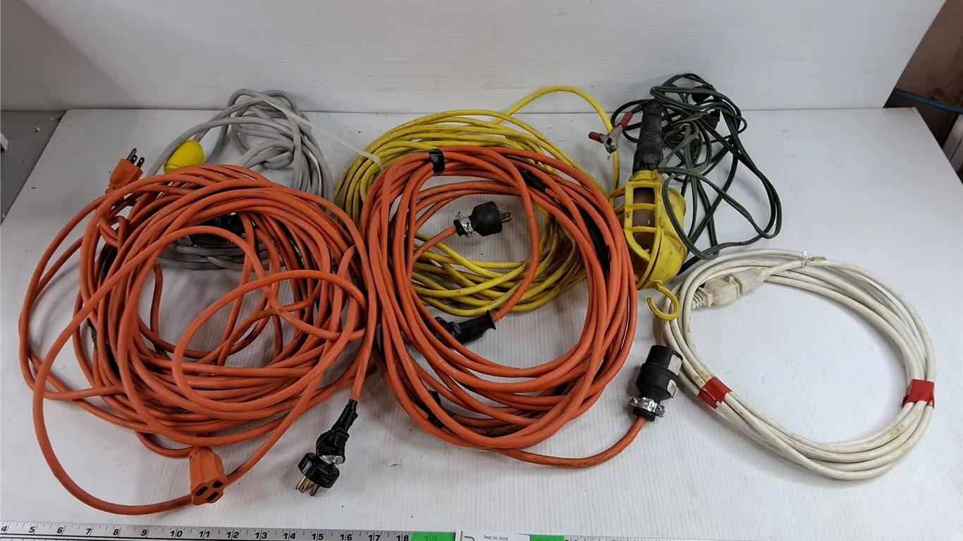 Extension Cords, 12V Trouble Light - As Is