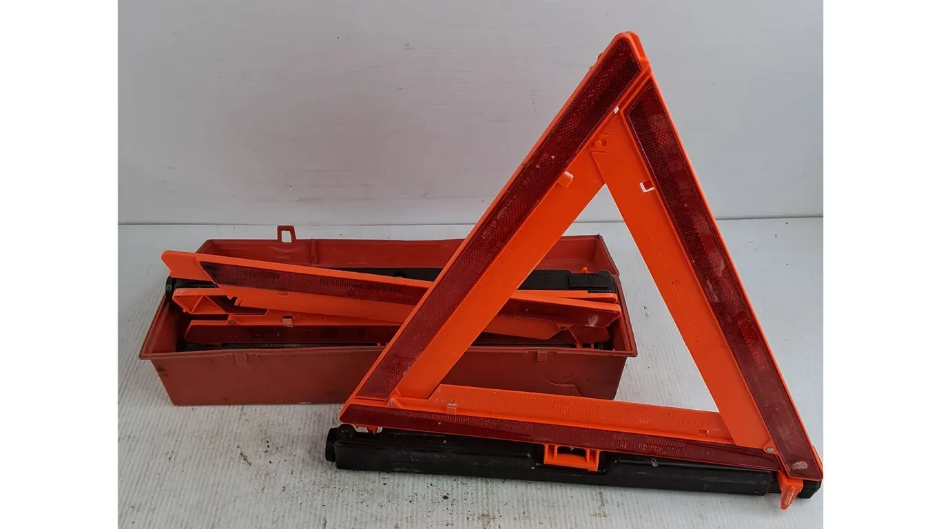 (2) Warning Triangles