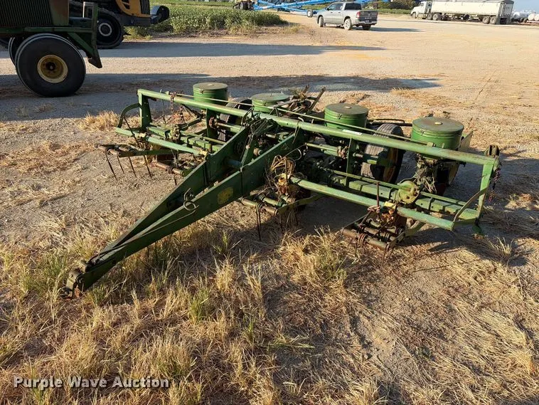 John Deere 494 planter