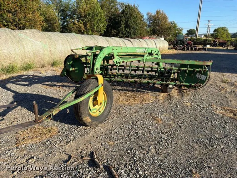 John Deere 660 hay rake