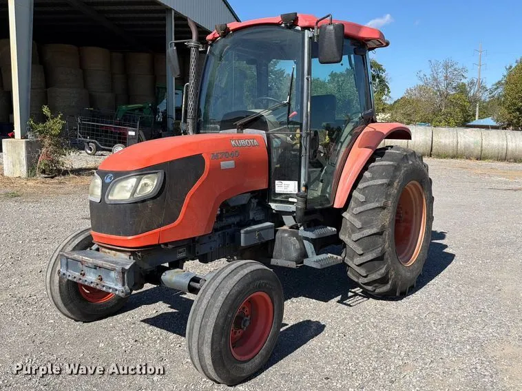 2006 Kubota M7040F tractor