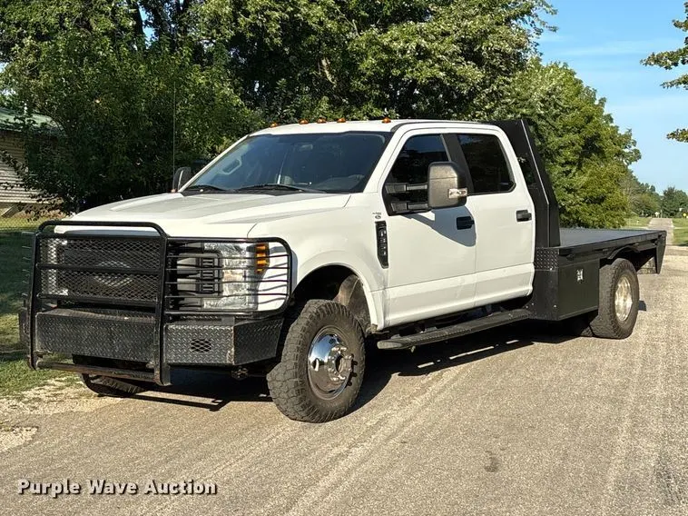 2019 Ford F350 Super Duty Crew Cab pickup truck