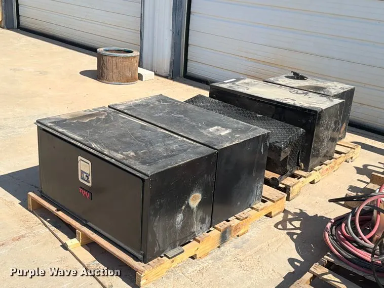 (5) toolboxes