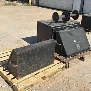 (2) toolboxes