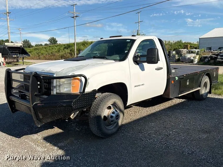 2012 GMC Sierra 3500HD flatbed pickup truck