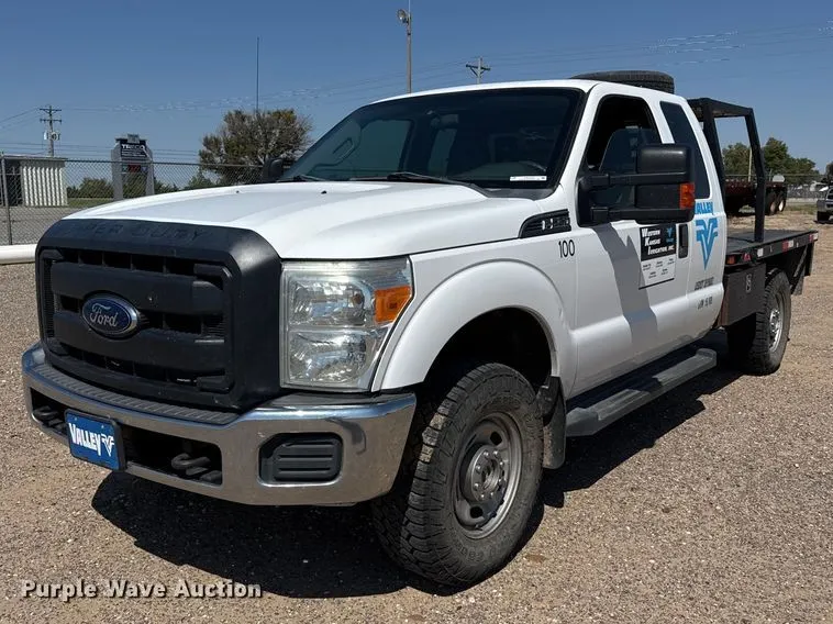 2015 Ford F250 Super Duty Ext. Cab flatbed pickup truck