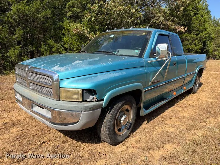 1996 Dodge Ram 2500 Ext. Cab pickup truck