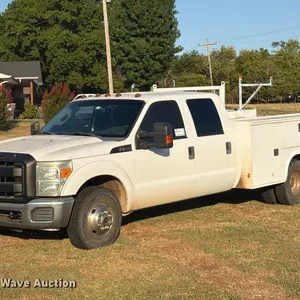 2011 Ford F350 Super Duty Crew Cab utility bed pickup truck