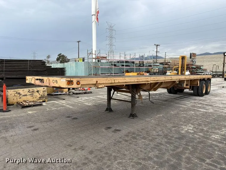 1966 Fruehauf extendable flatbed trailer