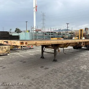 1966 Fruehauf extendable flatbed trailer