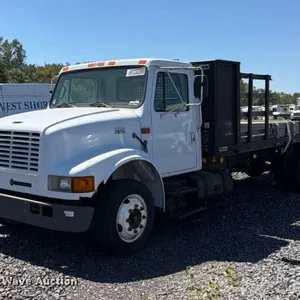 2000 International 4700 flatbed truck