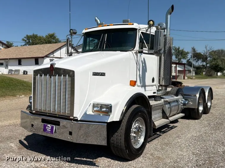 2006 Kenworth T800 semi truck