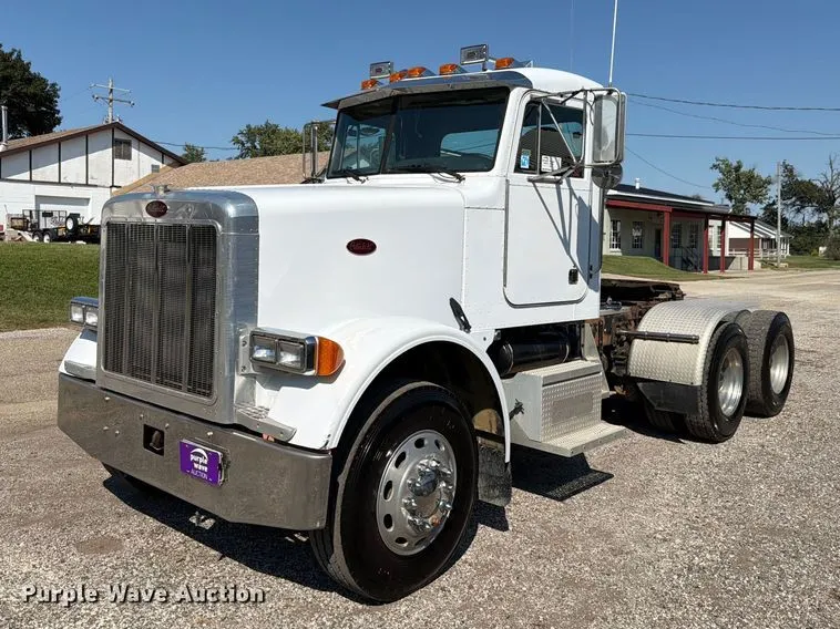 2002 Peterbilt 378 semi truck