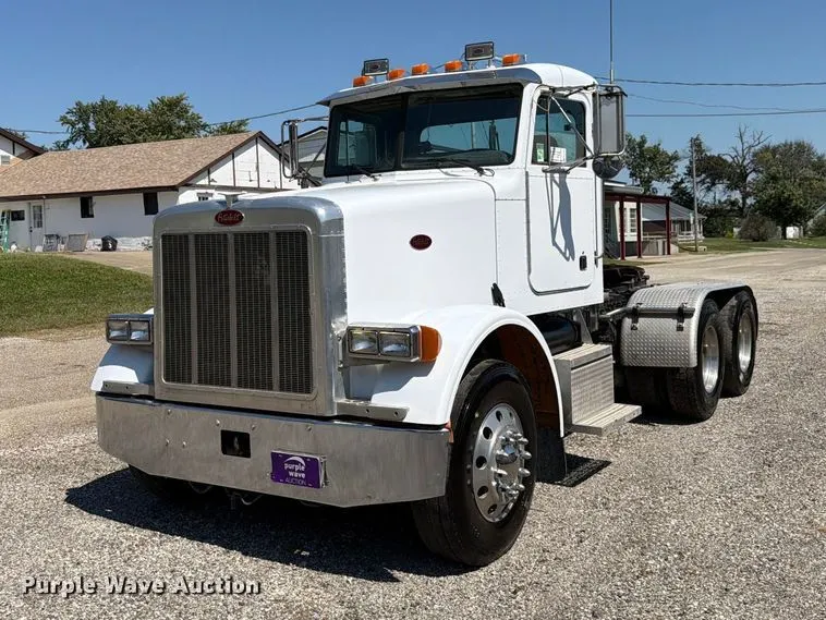 2002 Peterbilt 378 semi truck