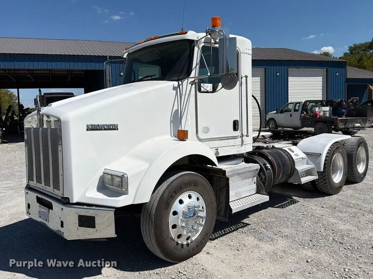 2012 Kenworth T800 semi truck