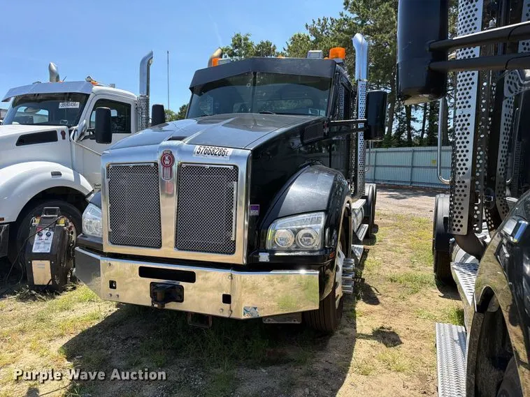 2019 Kenworth T880 semi truck