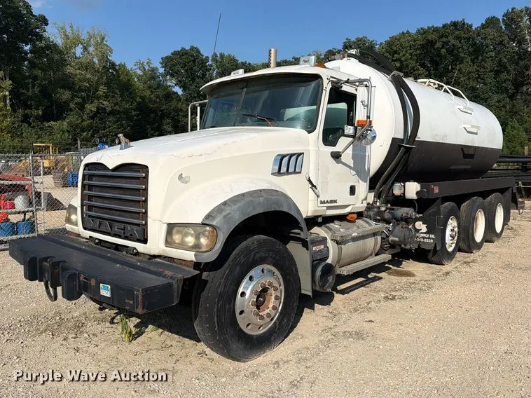 2009 Mack Gu (granite) vacuum truck