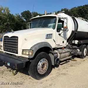 2009 Mack Gu (granite) vacuum truck