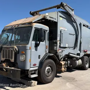 2019 Peterbilt 520 refuse truck