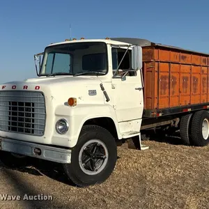 1975 Ford 750 grain truck