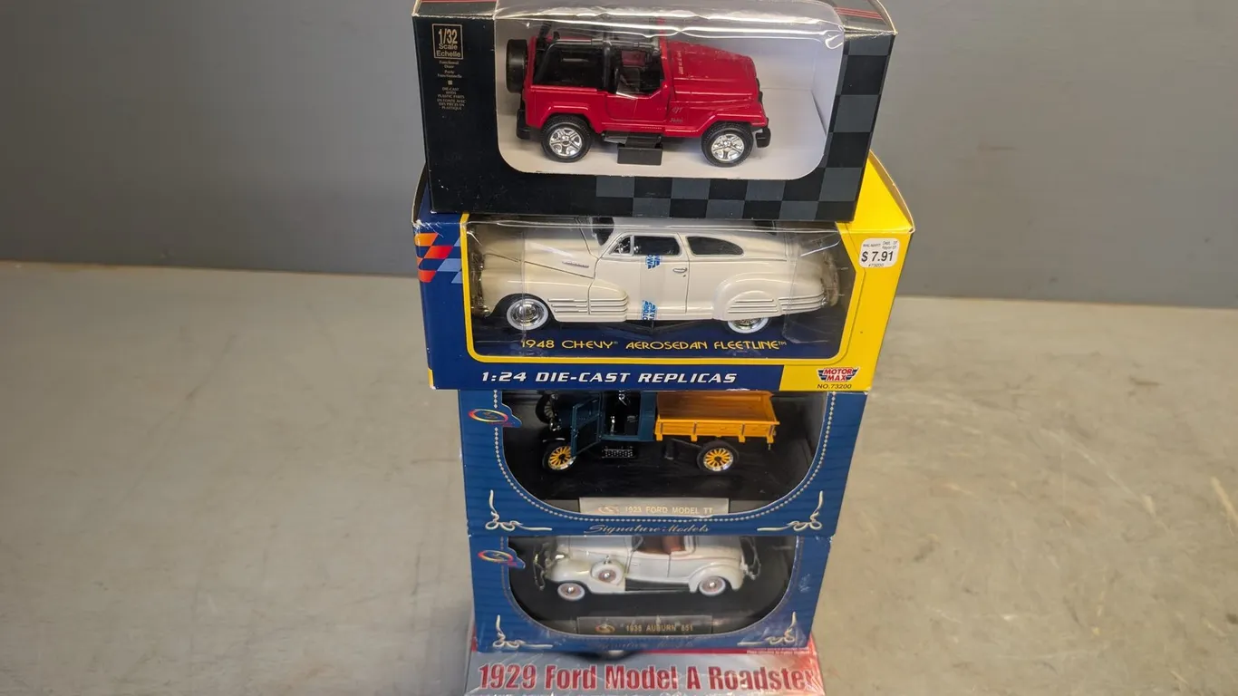 (5) Collectible Signature Models