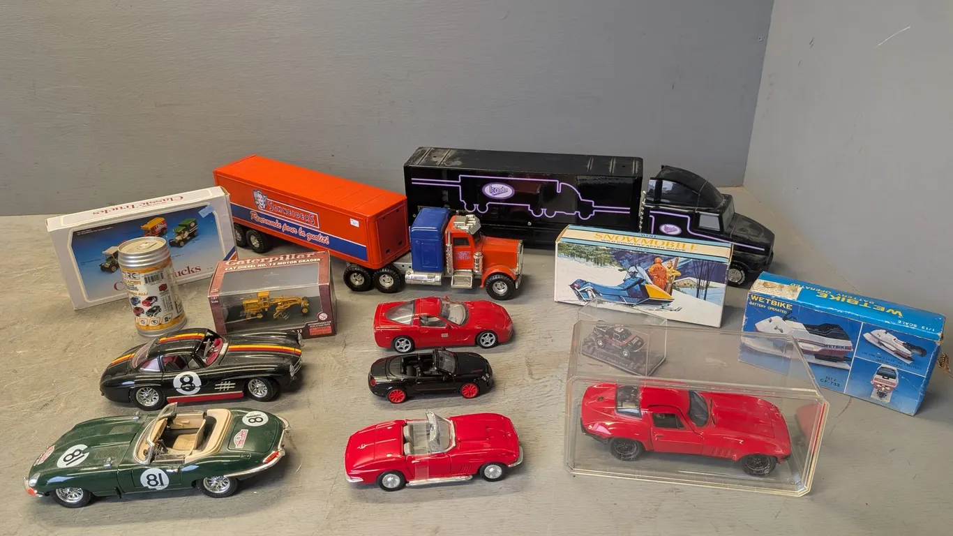(14) Assorted Collectible Cars and Trucks