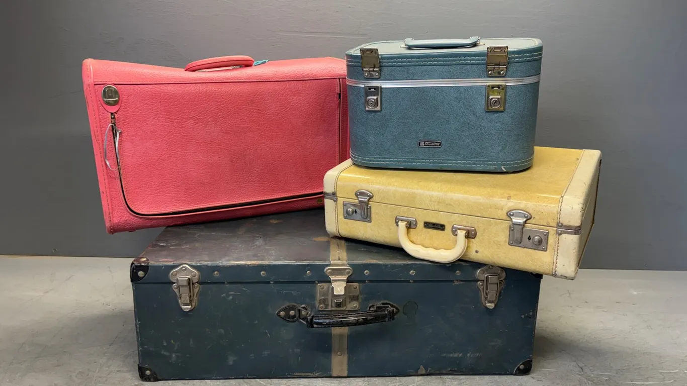 (4) Assorted Cases
