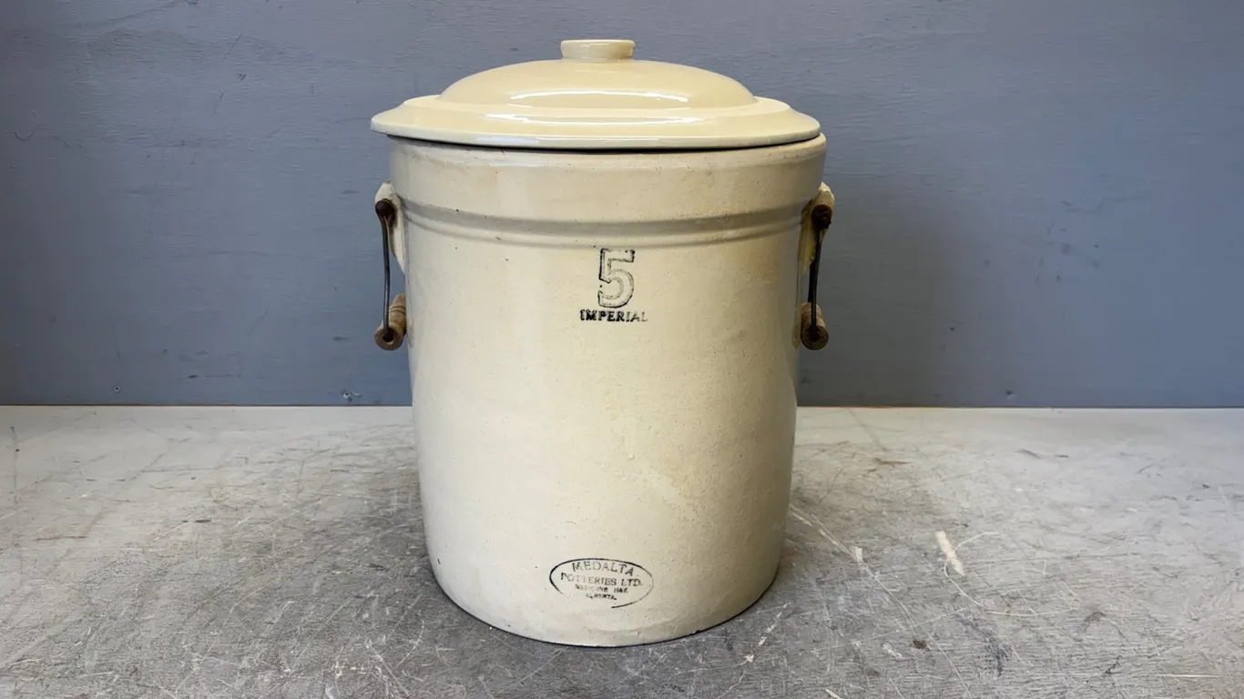Medalta 5 Imp Gal Crock