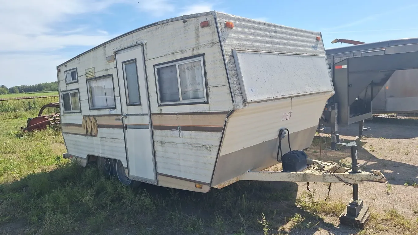 17 ft Triple E Double Axle Camper Trailer