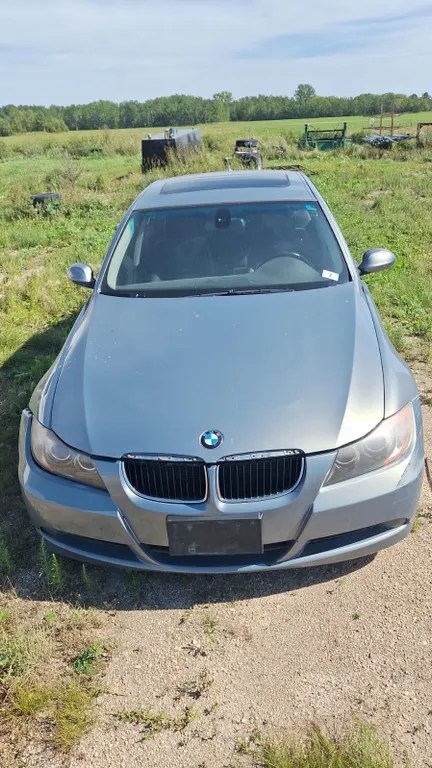 2006 BMW 325i runs good, Needs some front end work, 172k