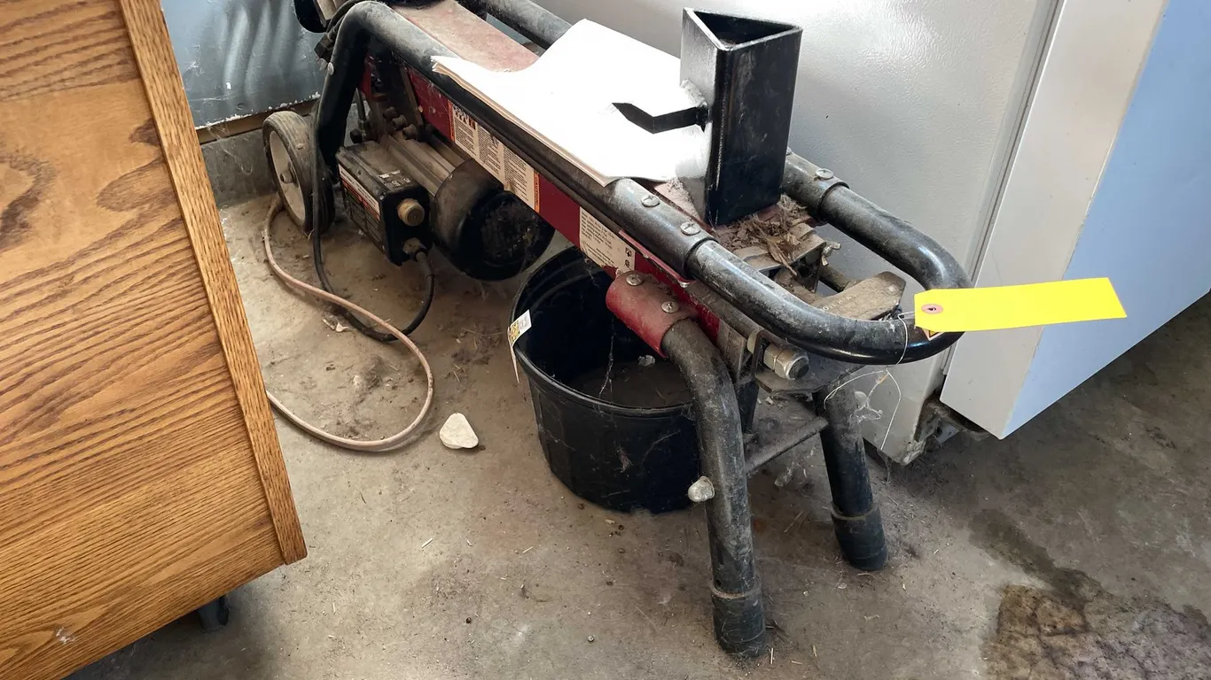 Boss Industrial Electric Wood Splitter