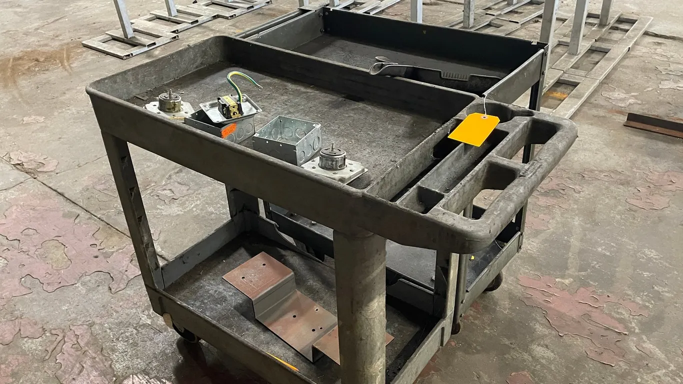 (2) Shop Carts