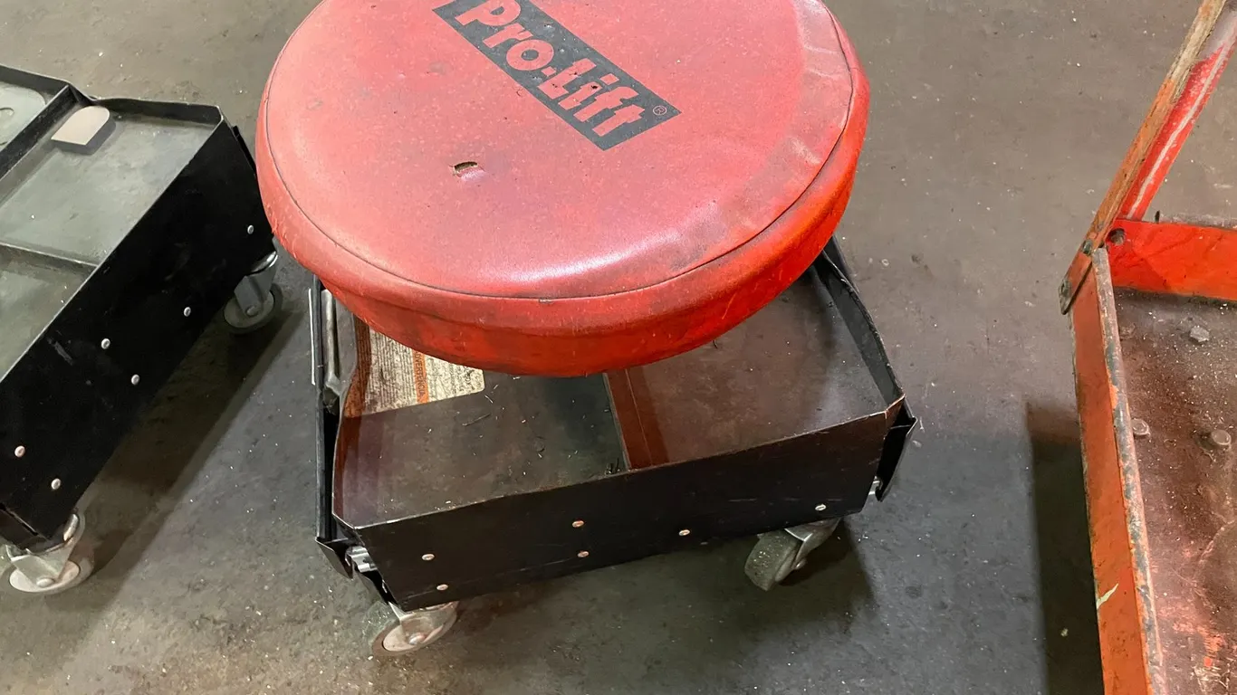 Pro-Lift Pneumatic Chair and Toolbox