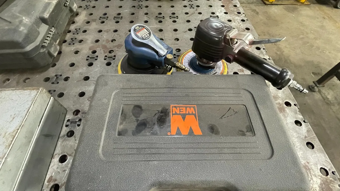 (2) Pneumatic 6" Palm Sanders