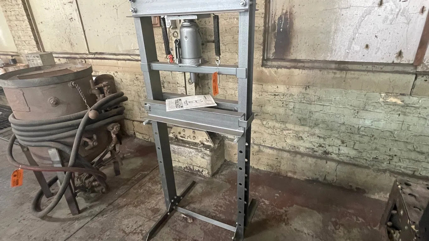 Central Machinery 20 - Ton Shop Press