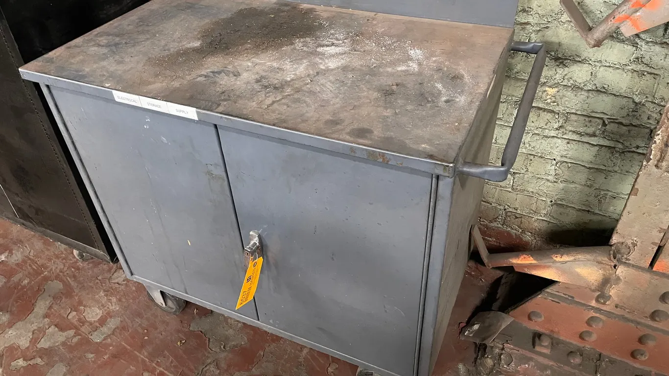 Metal Work Cart With Storage