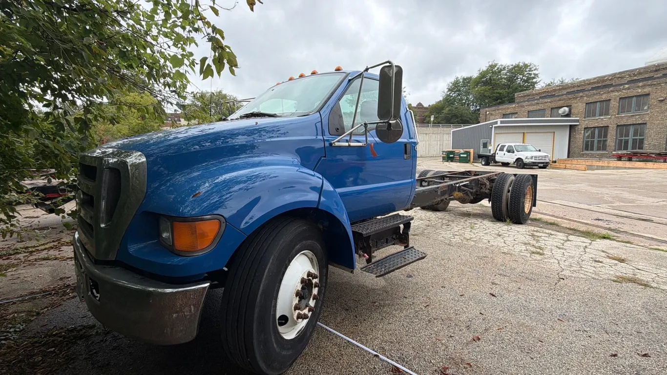 Ford Cab and Chassis Truck (Title in Delay)
