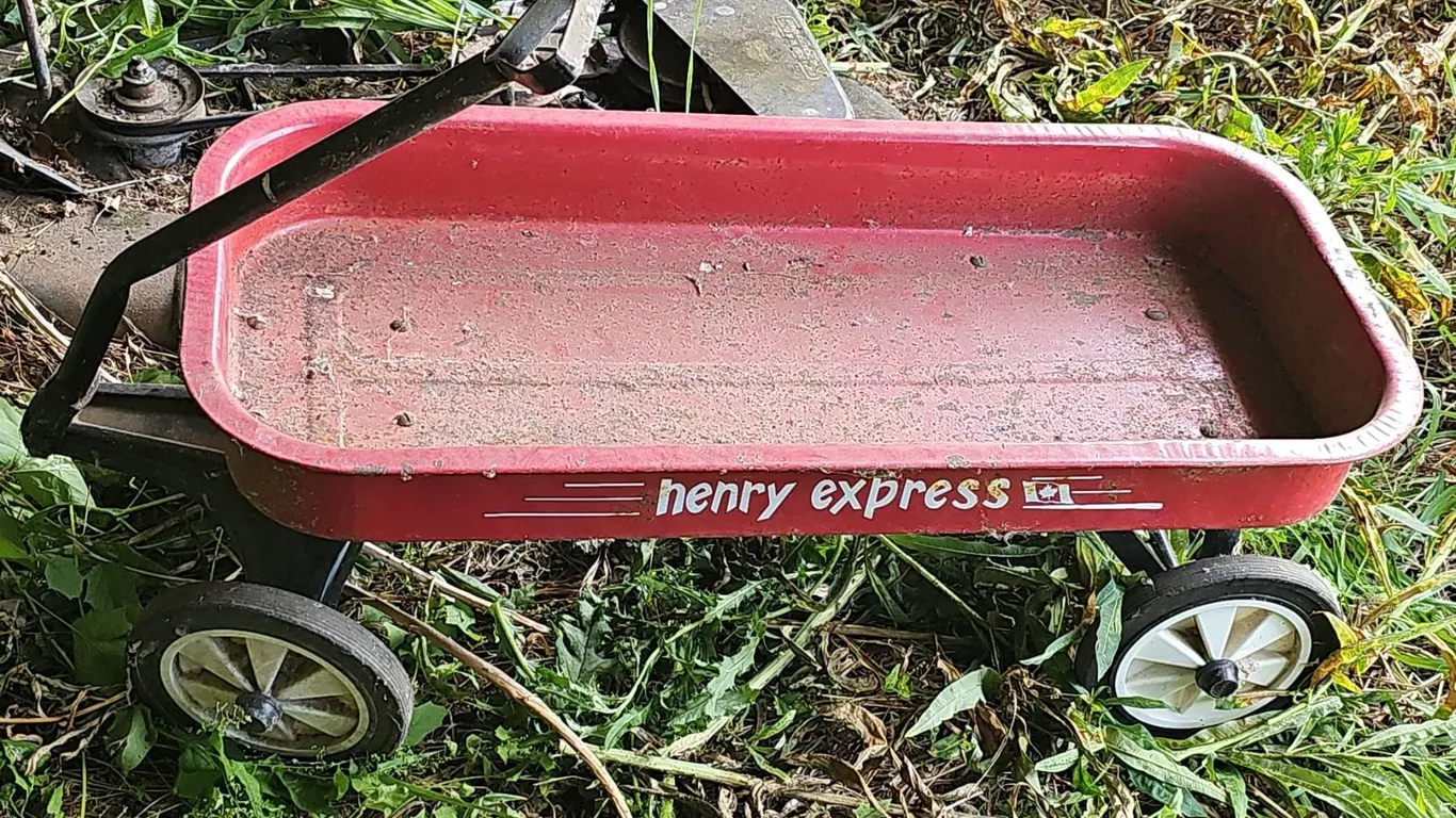 Henry Express Red Metal Pull Wagon with Black Handle