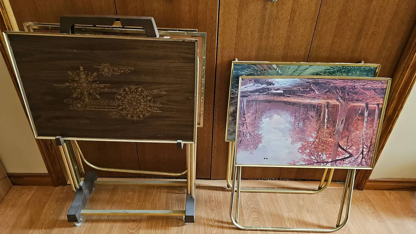 4 TV Trays With Metal Stands and Mixed Designs