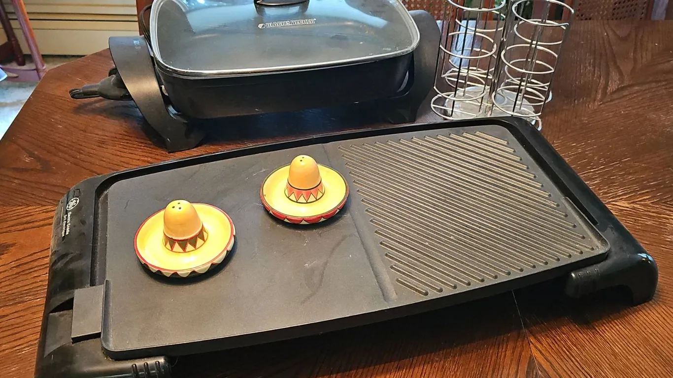 Kitchen Lot: GE Electric Griddle, BLACK+DECKER Electric Skillet, and more