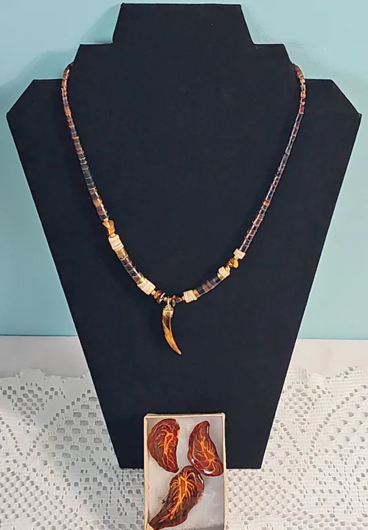 Horn and Shell Bead Necklace with Leaf Motif Pin Set