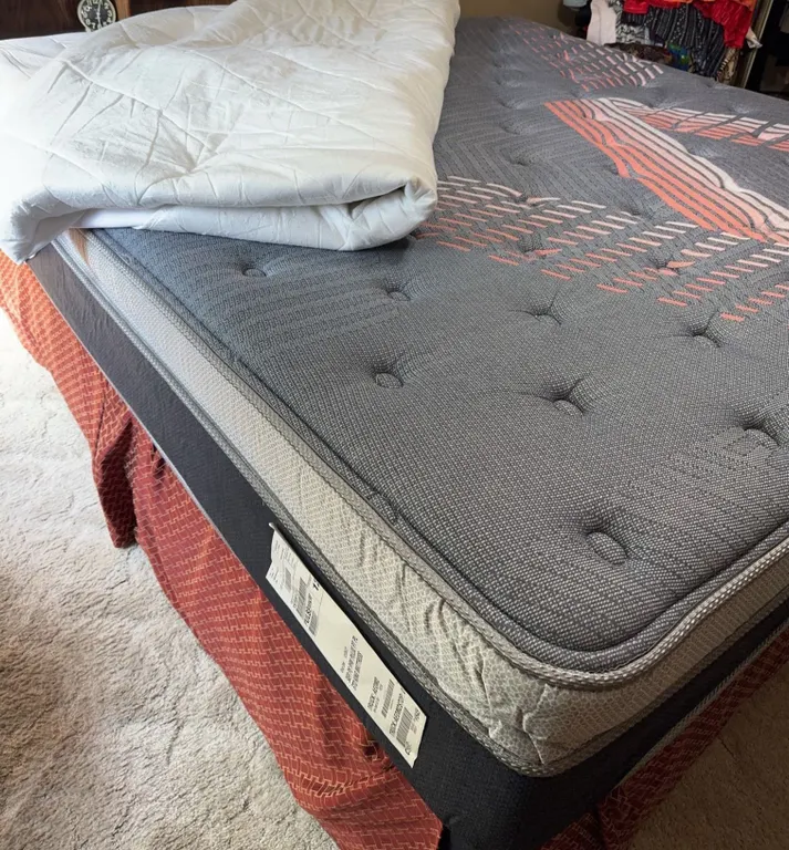 Serta Perfect Sleeper King Mattress Like New